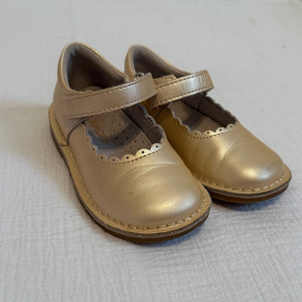 L’Amour Kids Mary Jane Dress Shoes in Metallic Gold